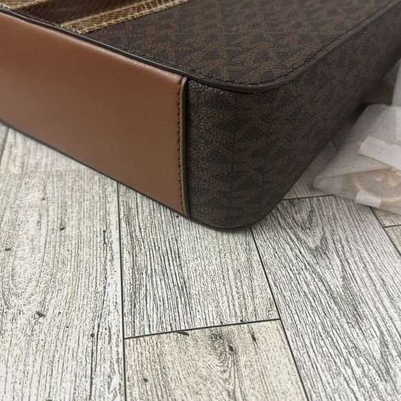 Michael Kors Jet Set Travel Metallic Messenger Bag NWT - Picture 12 of 16